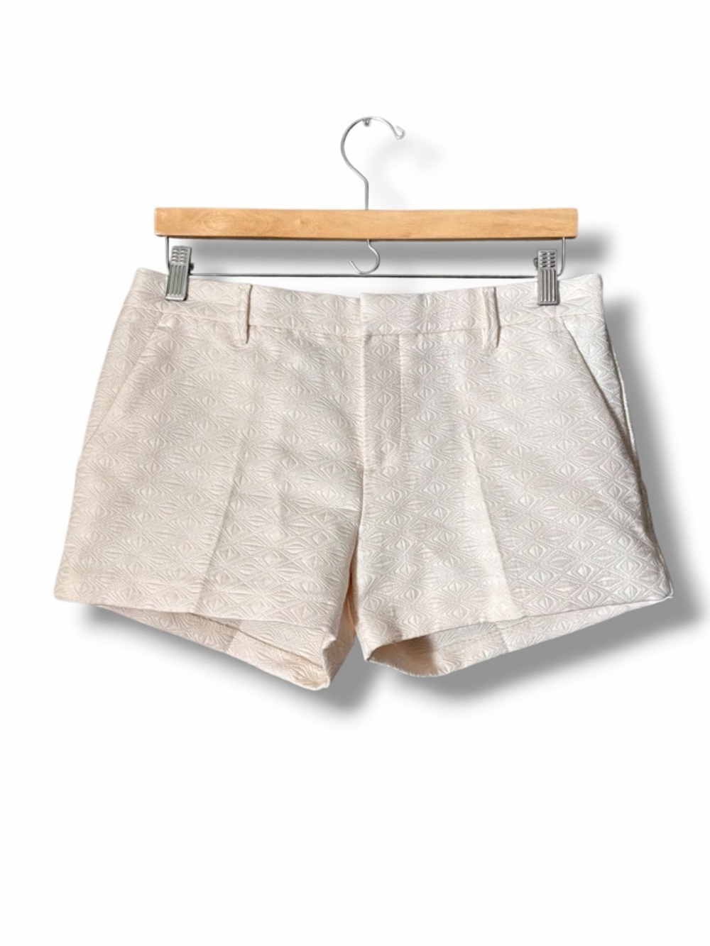Banana Republic Cream Embossed Flat Front Dress Shorts Size 8